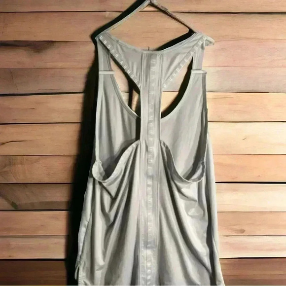 Under Armour Women's Gray Athletic Tank Size Medium. #Workout #Athletic #Tanks - Picture 2 of 4